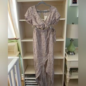 Tobi matching set, paisley pattern, size US M, never worn.